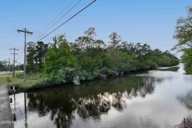 10862 Ms-43, Bay Saint Louis, MS 39520