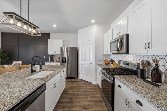 2013 Tate Farm Ln, White House, TN 37188