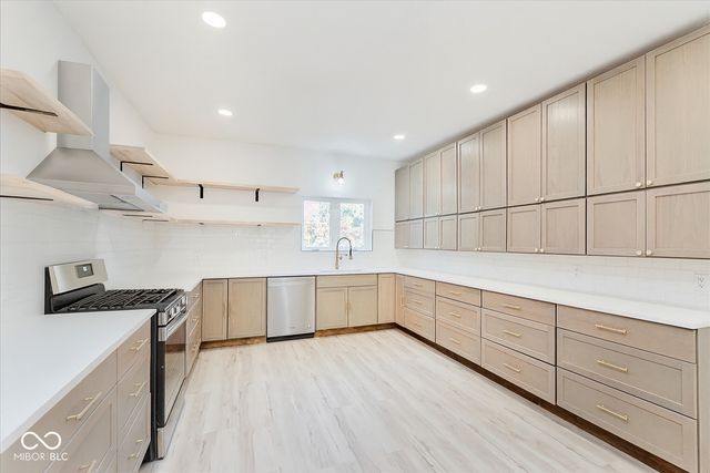 3033 N College Avenue, Indianapolis, IN 46205