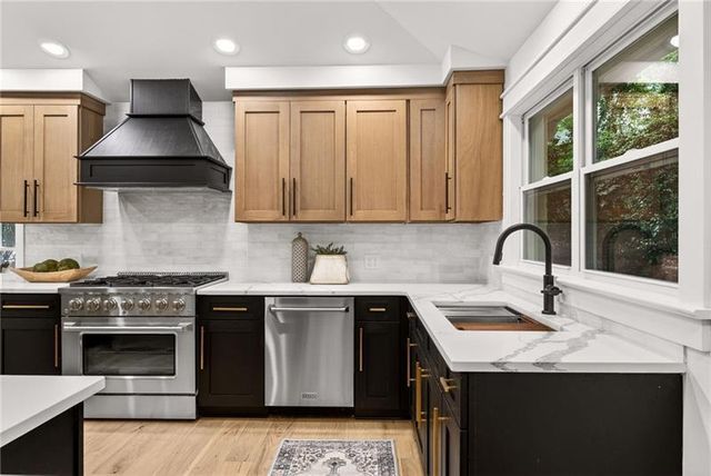 656 Channing Drive NW, Atlanta, GA 30318