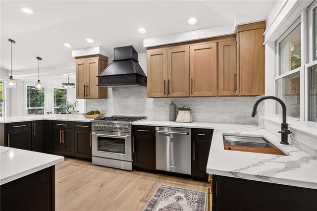 656 Channing Drive NW, Atlanta, GA 30318