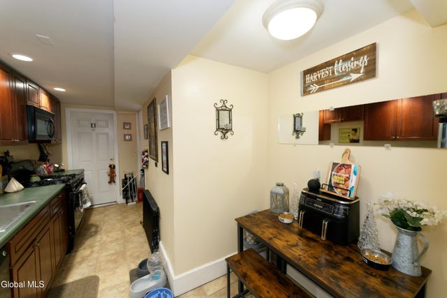 492 Madison Avenue, Albany, NY 12208