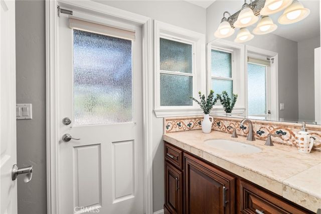 2465 Via Oeste Drive, Fallbrook, CA 92028