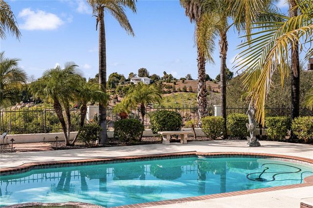 2465 Via Oeste Drive, Fallbrook, CA 92028