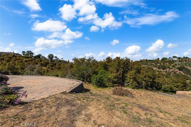 2465 Via Oeste Drive, Fallbrook, CA 92028