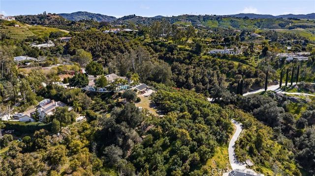 2465 Via Oeste Drive, Fallbrook, CA 92028