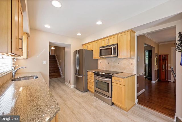 9013 WANDERING TRAIL DR, Potomac, MD 20854