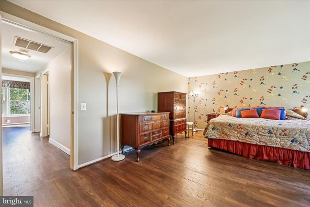 9013 WANDERING TRAIL DR, Potomac, MD 20854