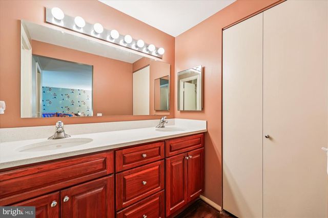 9013 WANDERING TRAIL DR, Potomac, MD 20854