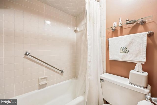 9013 WANDERING TRAIL DR, Potomac, MD 20854