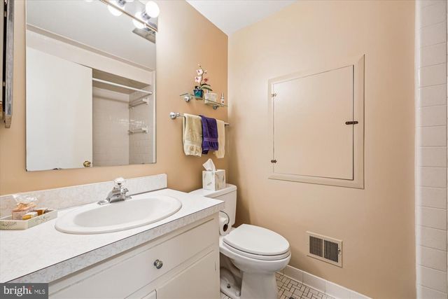 9013 WANDERING TRAIL DR, Potomac, MD 20854