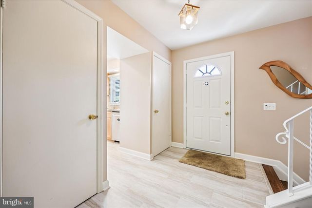 9013 WANDERING TRAIL DR, Potomac, MD 20854