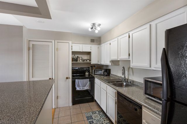 109 N Main St Apt 612, Memphis, TN 38103