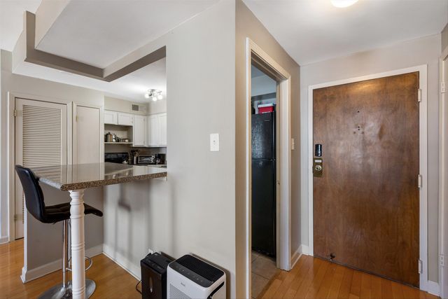 109 N Main St Apt 612, Memphis, TN 38103