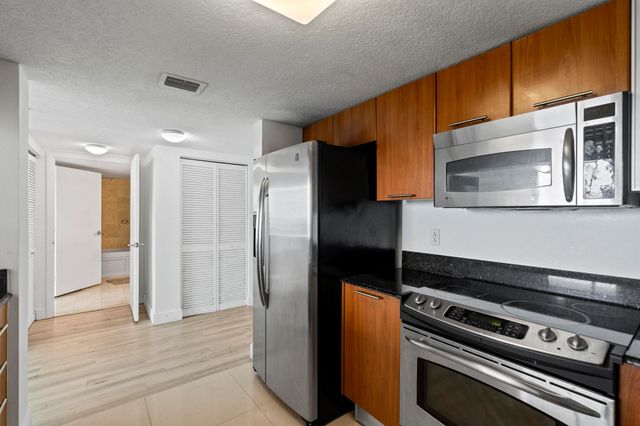 1800 N Bayshore Drive 3802, Miami, FL 33132