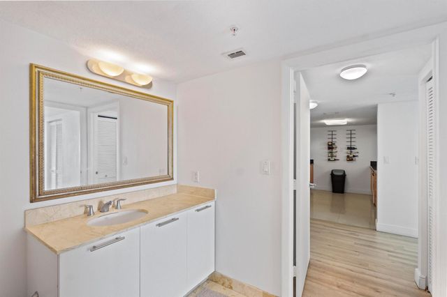 1800 N Bayshore Drive 3802, Miami, FL 33132