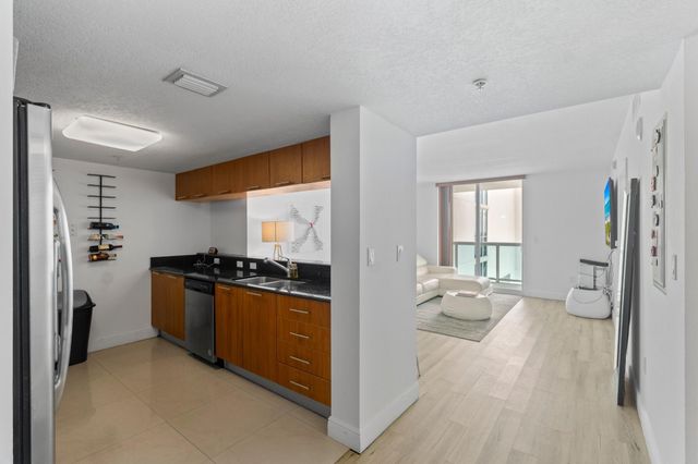 1800 N Bayshore Drive 3802, Miami, FL 33132