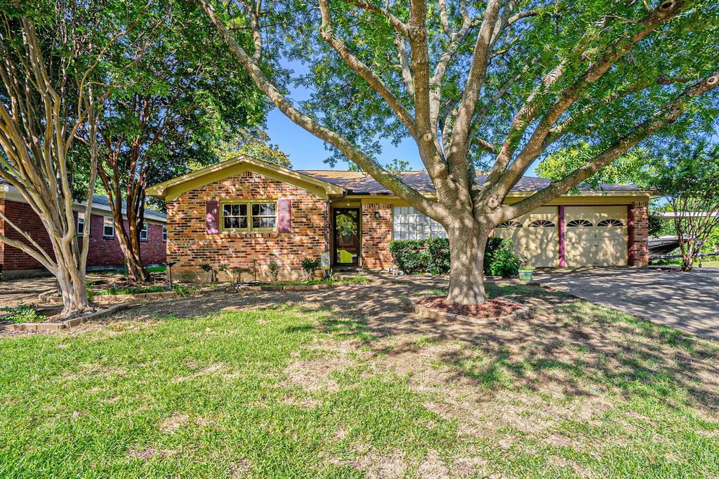 7332 Trimble Drive, Fort Worth, TX 76134