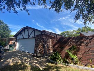 25 Tradewinds Drive, Galveston, TX 77554