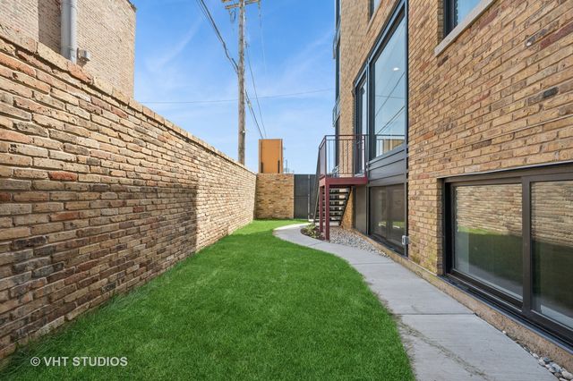 220 S Oakley Boulevard, Chicago, IL 60612