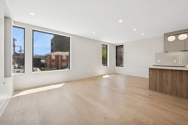 220 S Oakley Boulevard, Chicago, IL 60612