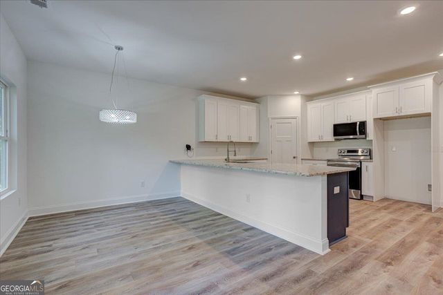 112 Roberts Rd, Locust Grove, GA 30248