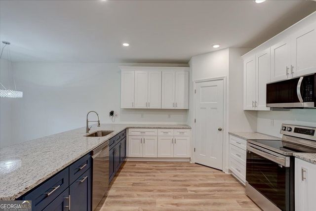 112 Roberts Rd, Locust Grove, GA 30248