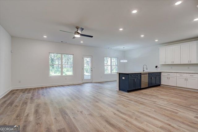 112 Roberts Rd, Locust Grove, GA 30248