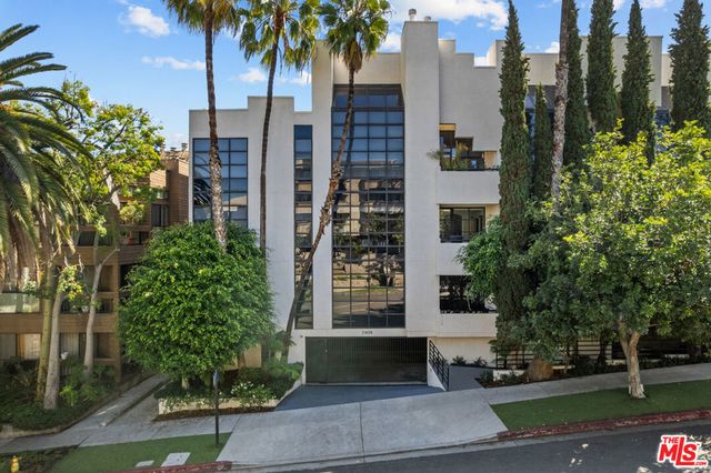 11636 Montana Avenue 107, Los Angeles, CA 90049