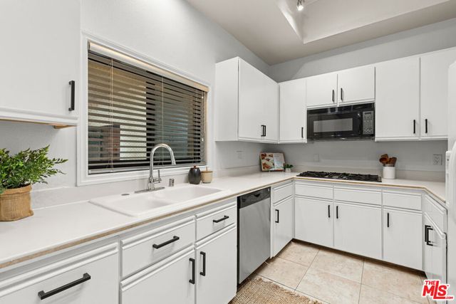 11636 Montana Avenue 107, Los Angeles, CA 90049