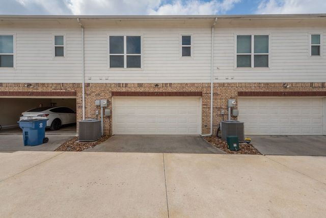 207 S Kealy Avenue, Lewisville, TX 75057