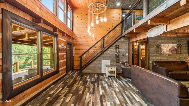 2209 Henderson Springs Road, Pigeon Forge, TN 37863