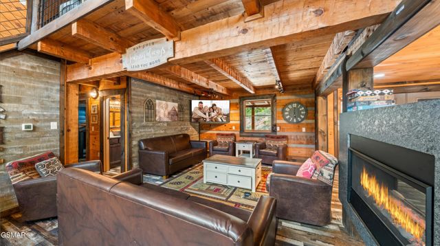 2209 Henderson Springs Road, Pigeon Forge, TN 37863