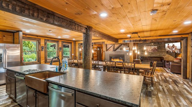 2209 Henderson Springs Road, Pigeon Forge, TN 37863