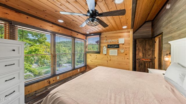 2209 Henderson Springs Road, Pigeon Forge, TN 37863