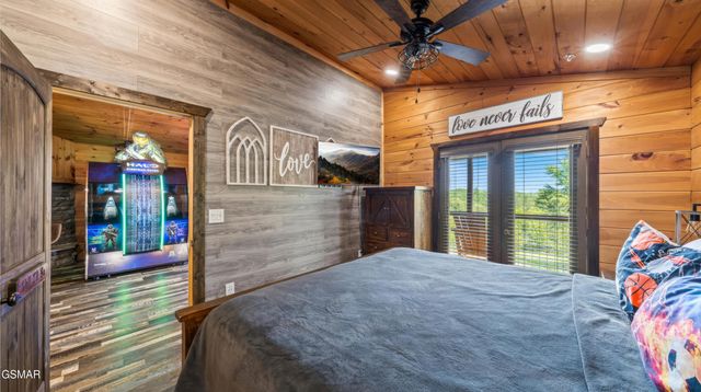 2209 Henderson Springs Road, Pigeon Forge, TN 37863