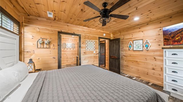 2209 Henderson Springs Road, Pigeon Forge, TN 37863