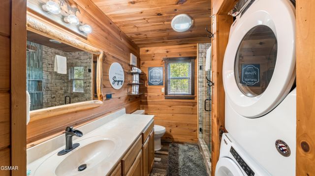 2209 Henderson Springs Road, Pigeon Forge, TN 37863