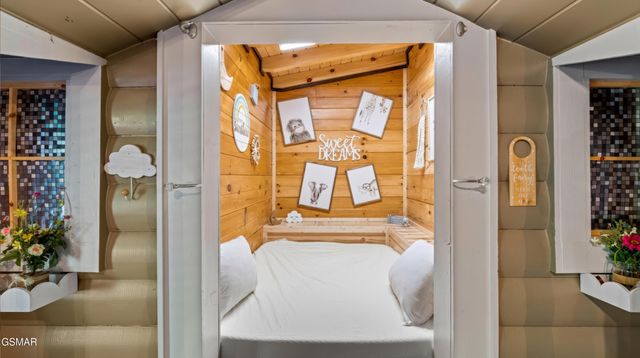 2209 Henderson Springs Road, Pigeon Forge, TN 37863