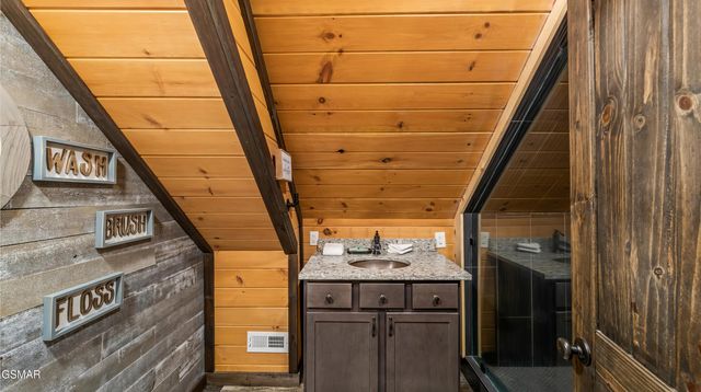 2209 Henderson Springs Road, Pigeon Forge, TN 37863