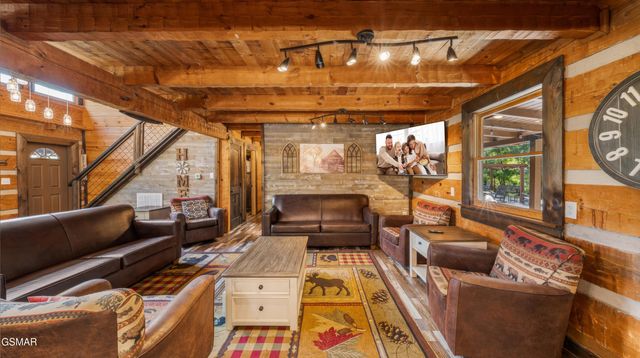 2209 Henderson Springs Road, Pigeon Forge, TN 37863