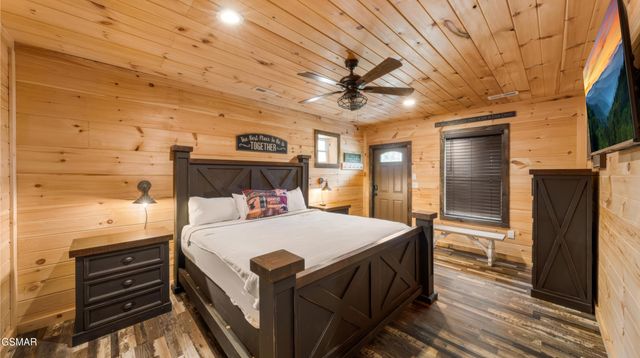 2209 Henderson Springs Road, Pigeon Forge, TN 37863