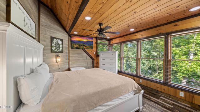 2209 Henderson Springs Road, Pigeon Forge, TN 37863