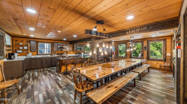 2209 Henderson Springs Road, Pigeon Forge, TN 37863