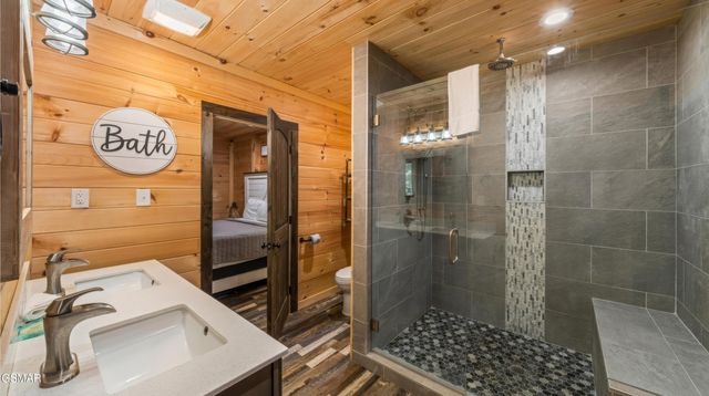 2209 Henderson Springs Road, Pigeon Forge, TN 37863