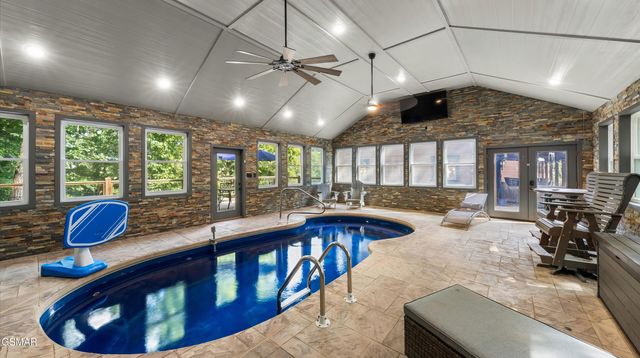 2209 Henderson Springs Road, Pigeon Forge, TN 37863