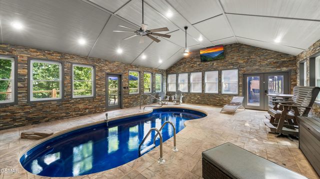 2209 Henderson Springs Road, Pigeon Forge, TN 37863