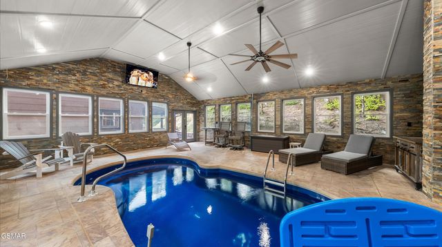 2209 Henderson Springs Road, Pigeon Forge, TN 37863