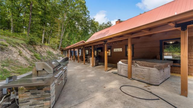 2209 Henderson Springs Road, Pigeon Forge, TN 37863