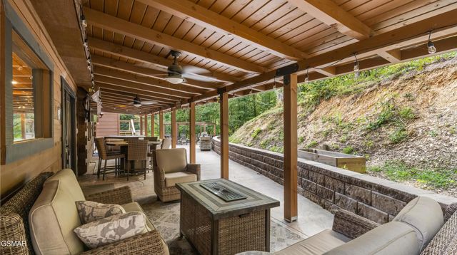 2209 Henderson Springs Road, Pigeon Forge, TN 37863